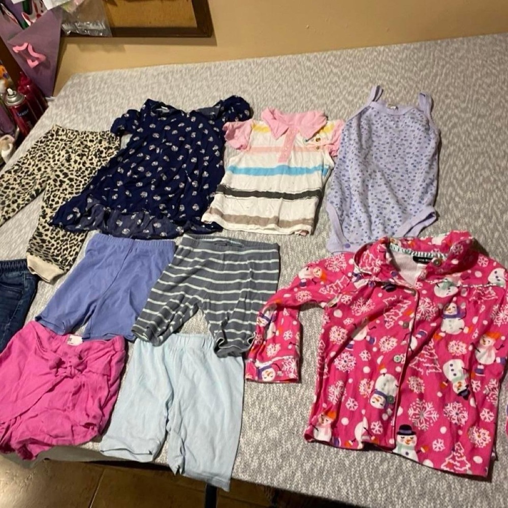 Baby girl clothes bundle 3T. SKU-A965